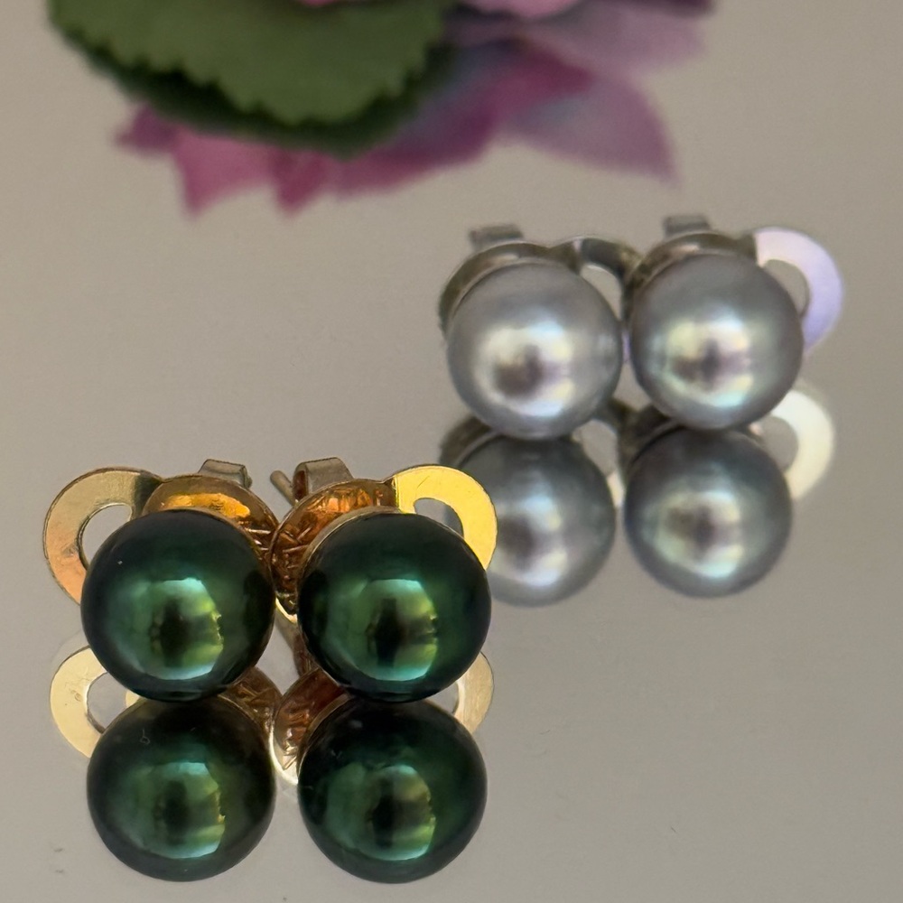 South Sea Pearls Stud Earring Very beautiful elegant Green & white Earrings Size